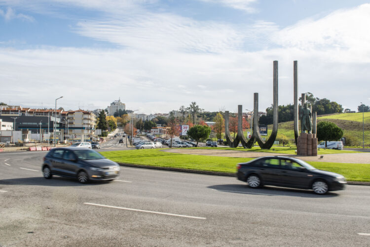 Via bus, mais 330 estacionamentos e novas rotundas em Porto Moniz