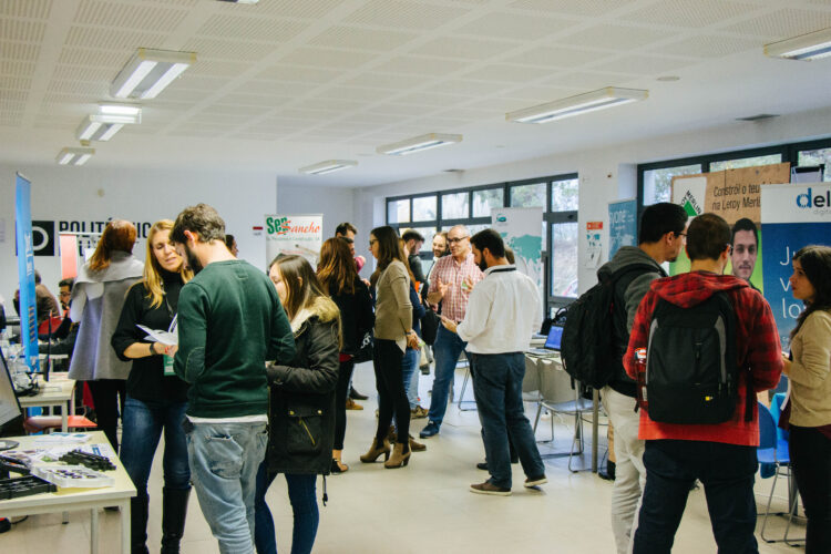 Feira do emprego apresenta mais de mil ofertas de trabalho e de estágio