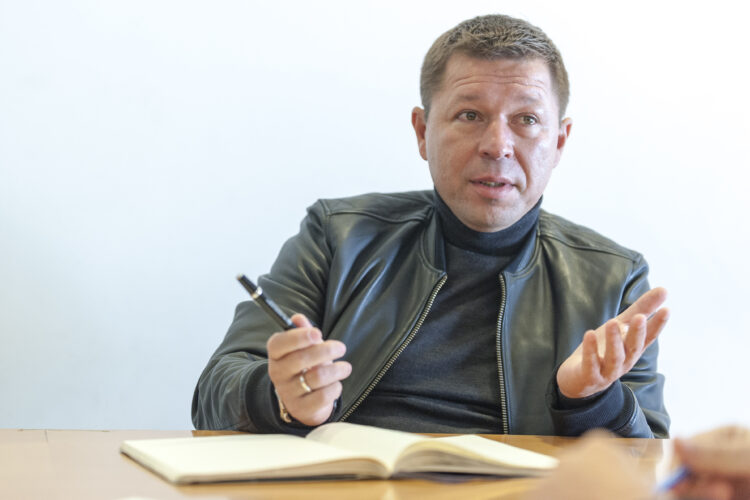 Alexander Tolstikov: “Tenho pena de não haver um final feliz”