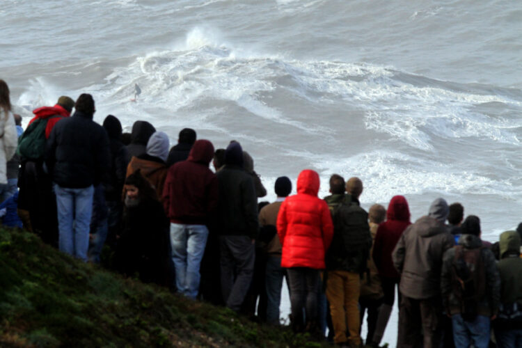 Ondas enormes de regresso à Nazaré a partir de domingo