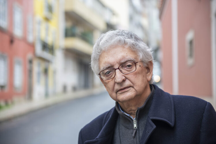 Fernando Dacosta: “A bisbilhotice dos cafés é a grande fonte de crítica e de conhecimento que temos”