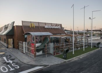 Abriu restaurante McDonald’s no Lis Shopping