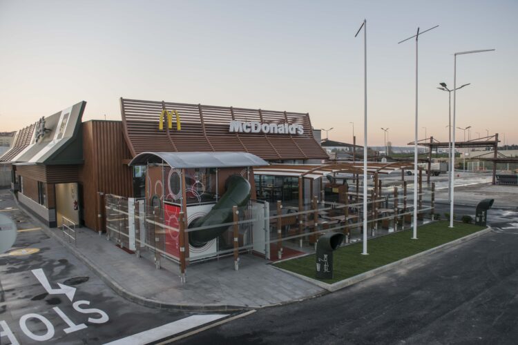 Abriu restaurante McDonald’s no Lis Shopping
