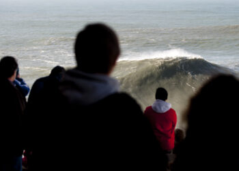 O mar vai estar enorme na Nazaré