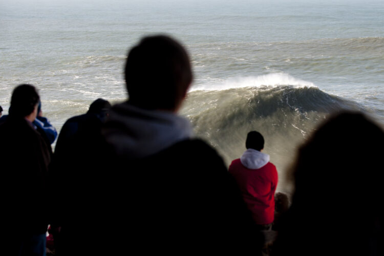 O mar vai estar enorme na Nazaré