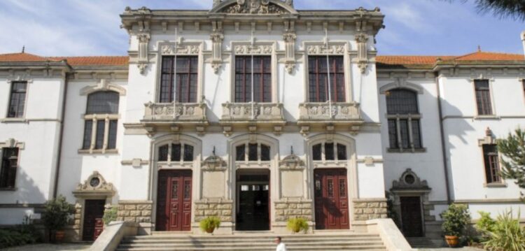 PS e PSD aprovam moção contra prospecção e exploração de gás na Bajouca