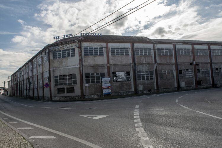 Habitação, hotelaria e comércio são esperança para fábricas abandonadas