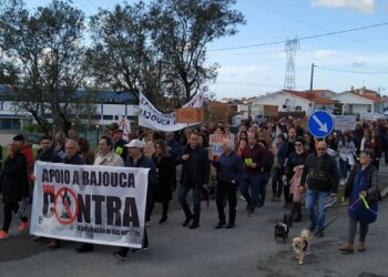 Bajouca marcha contra prospecção de gás