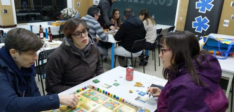 ***Asteriscos Boardgamers, clube de praticantes de jogos de tabuleiro de Leiria ganha Prata