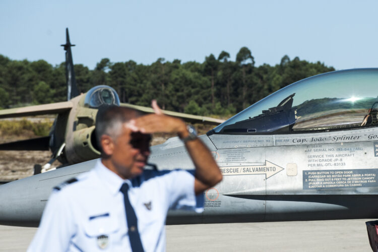 Nazaré junta-se a Leiria e defende abertura da Base Aérea de Monte Real à aviação civil