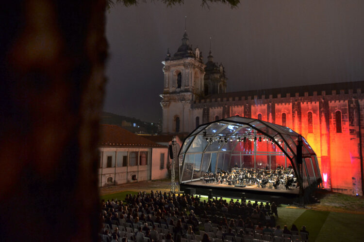 Há 100 anos a criar laços através das artes