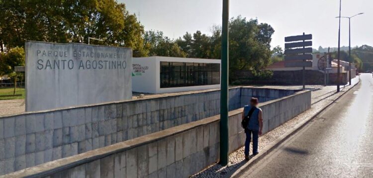 Trinta minutos de estacionamento grátis em Santo Agostinho