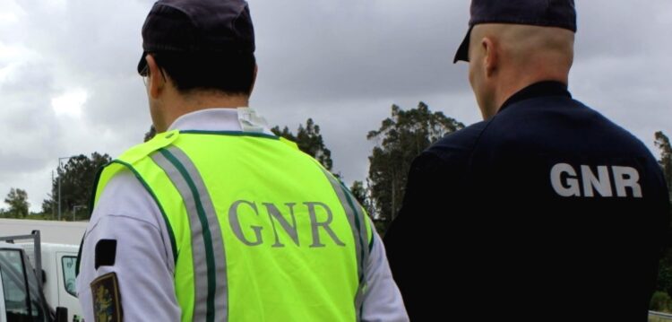 GNR detém homem por suspeita de crime de violência doméstica