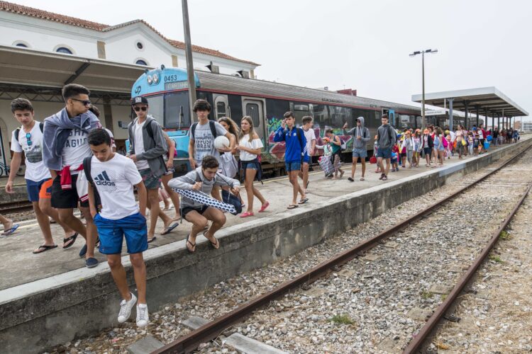Alcobaça e Nazaré revoltadas por ausência de investimento na Linha do Oeste, a norte de Caldas