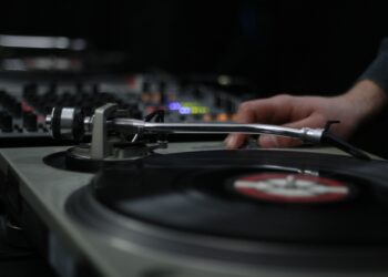Música a Girar: 14 espaços em Leiria, 25 amantes de vinil, 100% vinil, tarde e noite