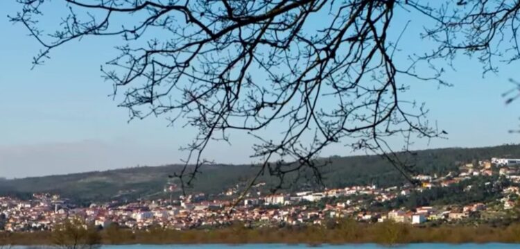 A nossa sugestão para um passeio, canoagem ou primeiro mergulho no Ano Novo é no Polje de Mira/Minde