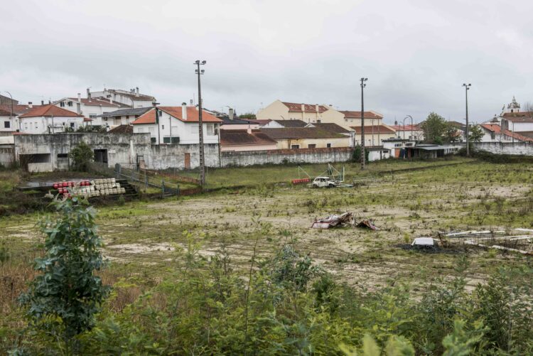 Bodas de ouro cumpridas em ruína e sem uma solução à vista