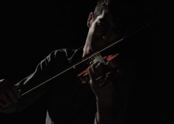 Alunos das Classes de Guitarra e Violino da Filarmónica das Chãs mostram-se na e=mc2