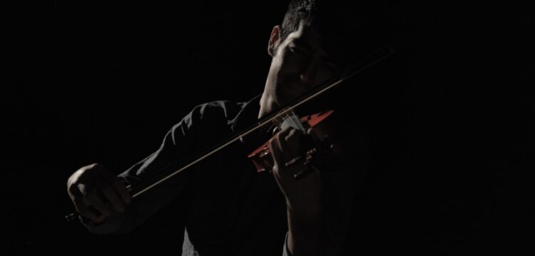 Alunos das Classes de Guitarra e Violino da Filarmónica das Chãs mostram-se na e=mc2