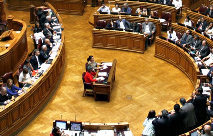 Cinco votos a favor e três contra à eutanásia entre os deputados eleitos por Leiria