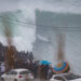 Os mais corajosos surfistas surfam as maiores ondas, esta terça-feira, na Nazaré