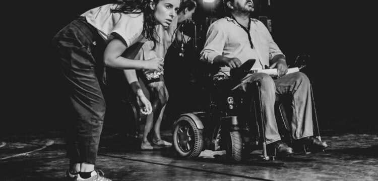 Gambuzinos com 1 Pé de Fora mandam todos Ao Teatro