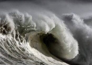 Aviso Laranja: ondas podem atingir os dez metros