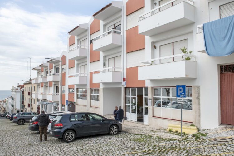 Tutela trava mudança de tribunal da Nazaré escondido num rés-do-chão