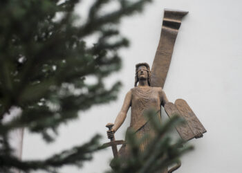 Cobriu o cadáver do pai com café e chocolate em pó e o Ministério Público de Leiria pede “medida de prevenção”
