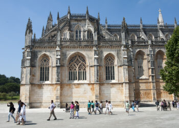 Mosteiro da Batalha avança com obras no claustro real