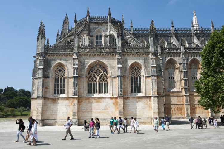 Mosteiro da Batalha avança com obras no claustro real