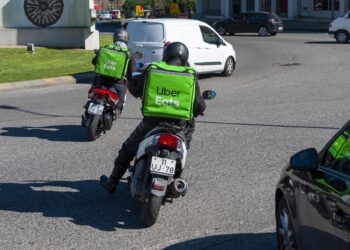 Uber Eats e Glovo atraem negócios de comissões e trabalho precário para Leiria