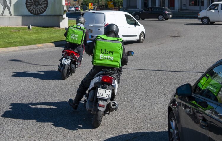 Uber Eats e Glovo atraem negócios de comissões e trabalho precário para Leiria