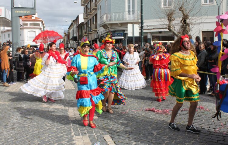O Rato Donald e o Pato Mickey vão brincar ao Carnaval na Vieira
