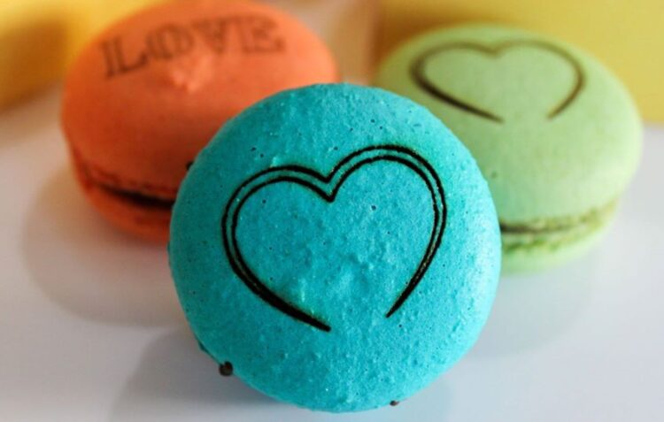 Covid-19: pasteleiro de Leiria entrega macarons personalizados para adoçar a quarentena