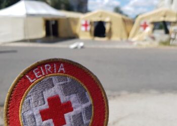 Cruz Vermelha cria linha para pedido de medicamentos e comida