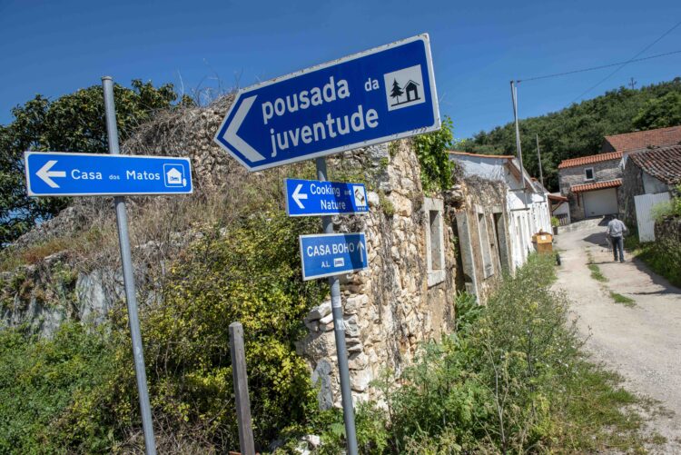 Covid-19: Pousadas de Alvados e de S. Martinho do Porto disponíveis para médicos e forças de segurança