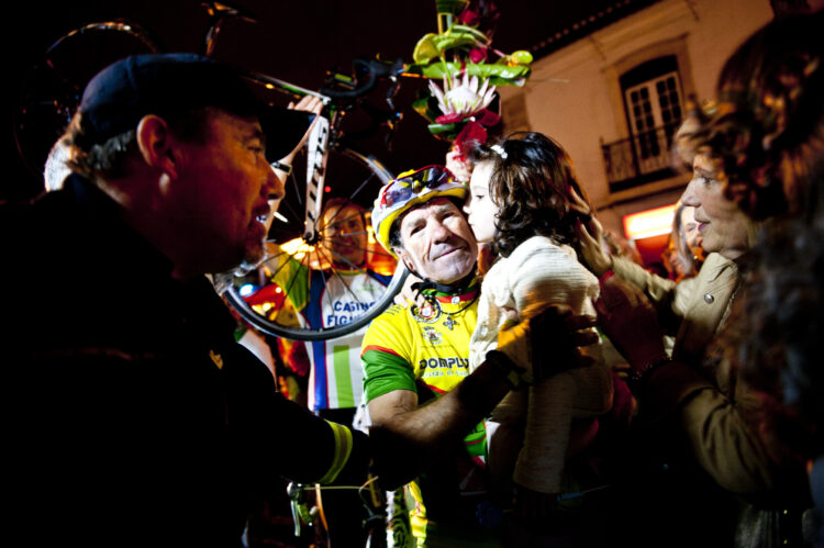Covid-19: recordista do Guinness Carlos Vieira já não pedalará pela paz na Austrália