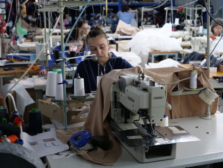 Fábrica do Vidigal adapta unidade para produzir material médico