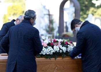 Ourém e Peniche limitam funerais a dez pessoas