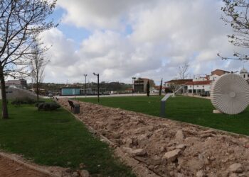 Inertes ganham nova vida no arranjo de  pavimentos do parque de Porto de Mós