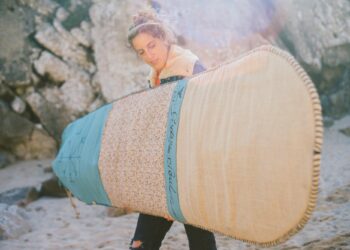 Fatos antigos de surf são agora pantufas e capas de pranchas