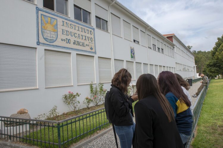 Instituto Educativo do Juncal empresta computadores a alunos