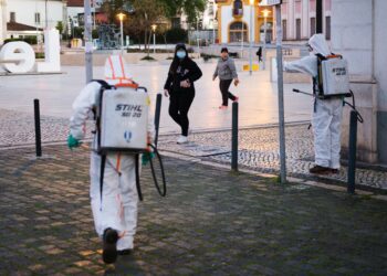 Já começou a lavagem e desinfecção das ruas em Leiria