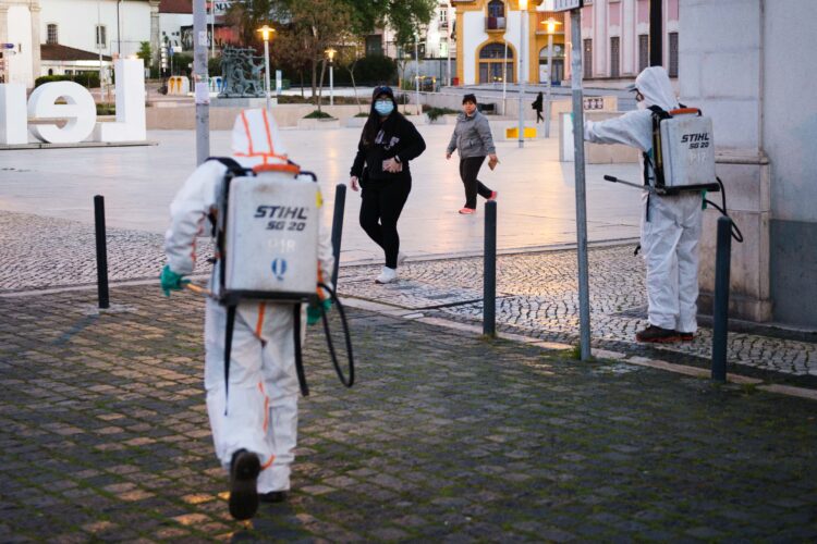 Já começou a lavagem e desinfecção das ruas em Leiria