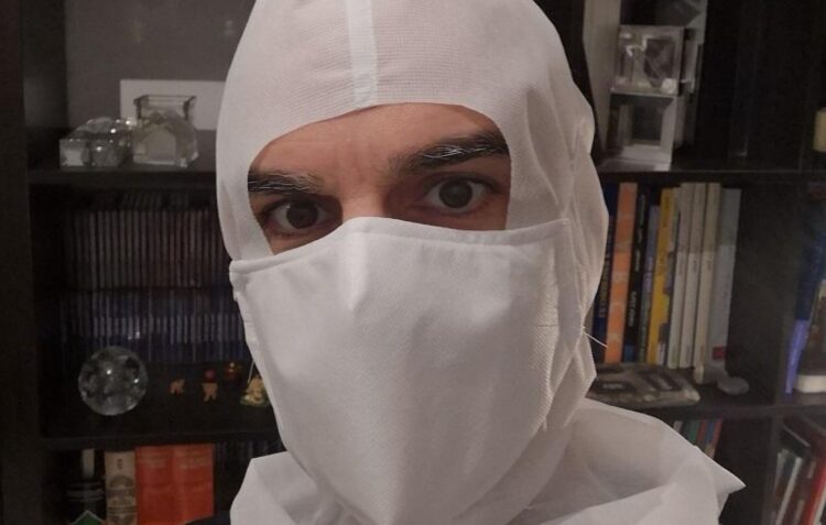 Marco Moreira criou gorro integral para protecção do Covid-19 e ofereceu-o à comunidade