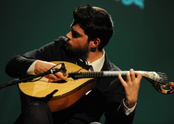 Oficina de guitarra portuguesa no Teatro Stephens