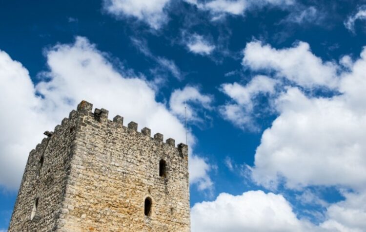 Covid-19: Ansião encerra equipamentos culturais e desportivos e desinfecta edifícios