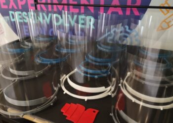 Makers de Pombal também estão a produzir viseiras e há um supermercado que ajuda