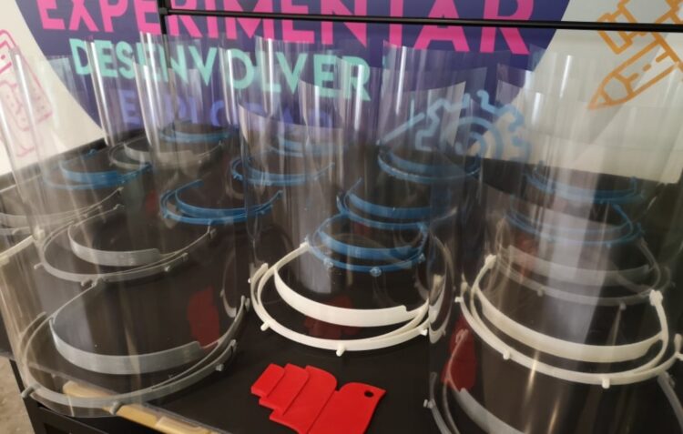 Makers de Pombal também estão a produzir viseiras e há um supermercado que ajuda